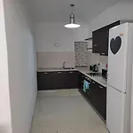 アパート A Very Spacious Three Bedroom In *