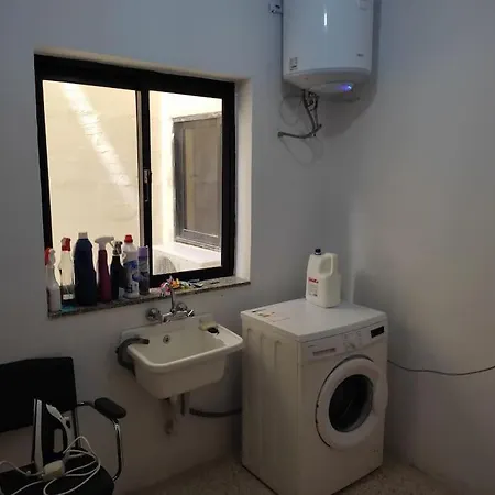 A Very Spacious Three Bedroom In شقة *