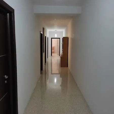 A Very Spacious Three Bedroom In شقة سليمة