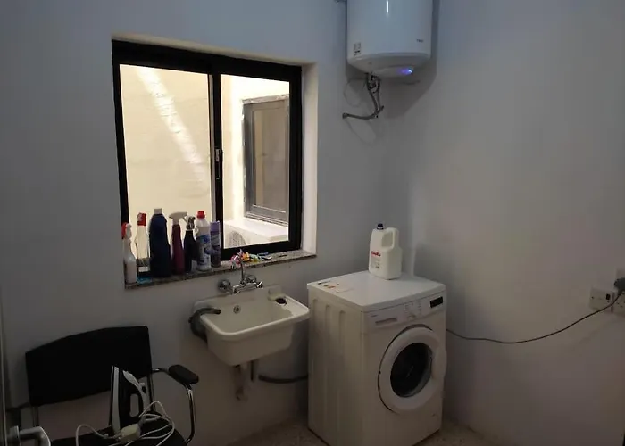A Very Spacious Three Bedroom In 아파트 *